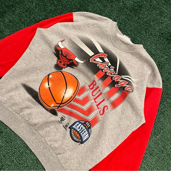 🏀 Vintage 90’s Chicago Bulls Crewneck - Picture 2 of 6